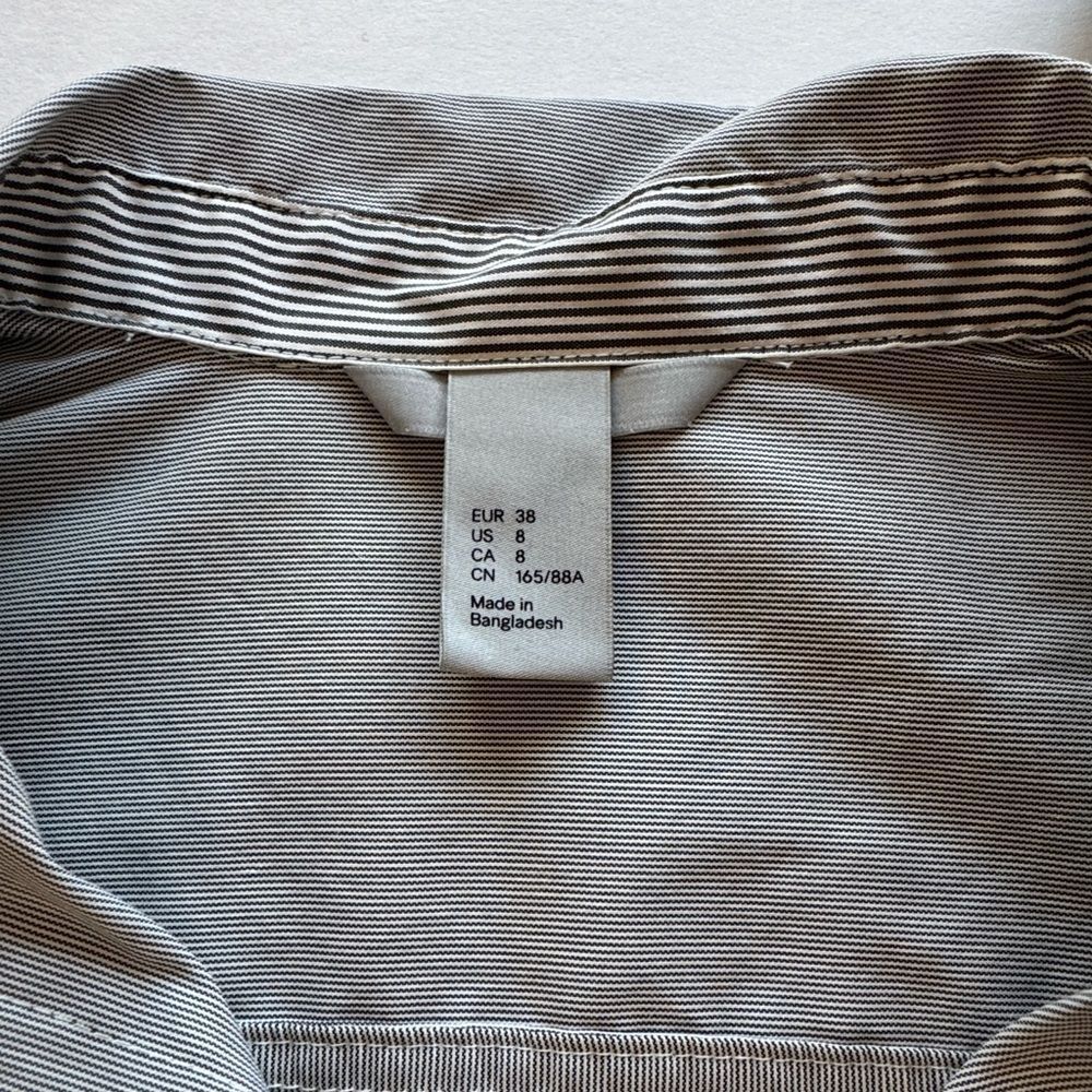 H&M Women's Grey Button Down Dress
Shirt Size 8 - Picture 4 of 8